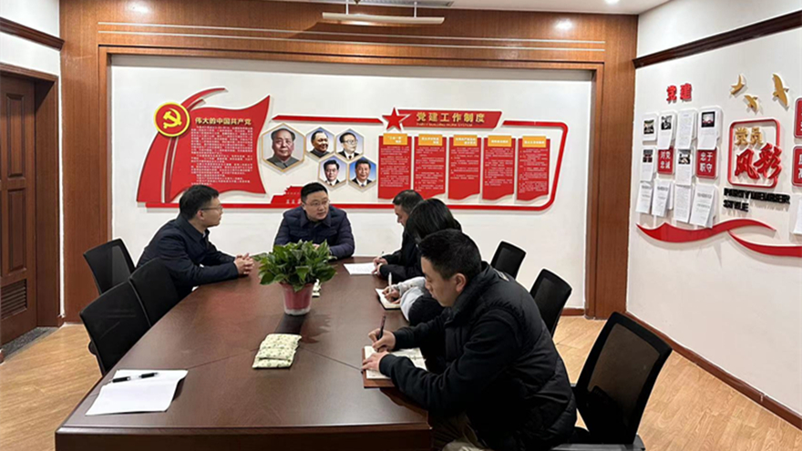 圖五：集團(tuán)總會(huì)計(jì)師齊飛、副總經(jīng)理馬江水督導(dǎo)金控小貸安全工作